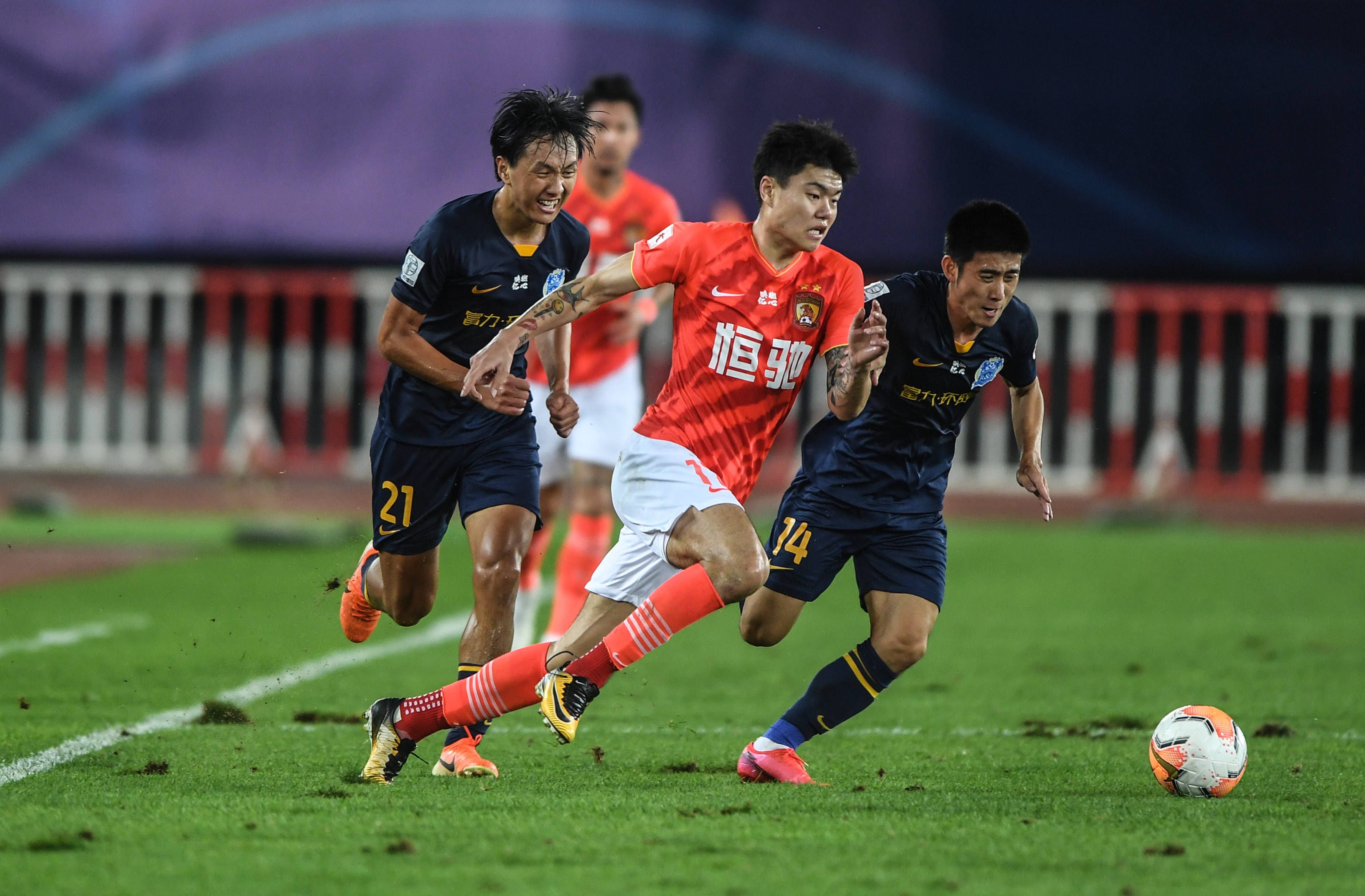 并且在关键 并且在关键