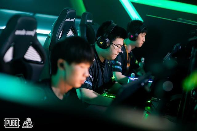 两队中分别 两队中分别